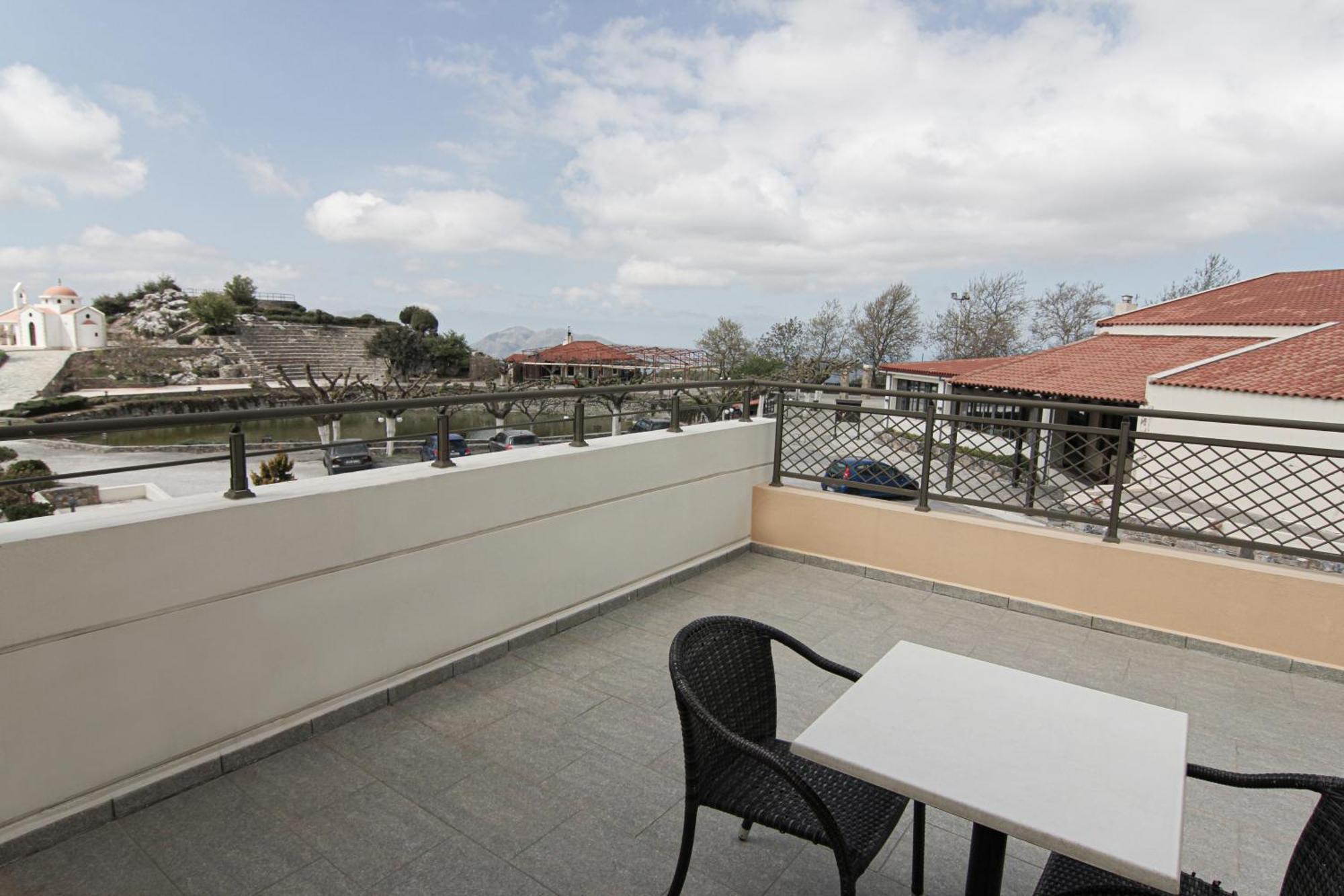 Delina Mountain Resort Anogia Rom bilde